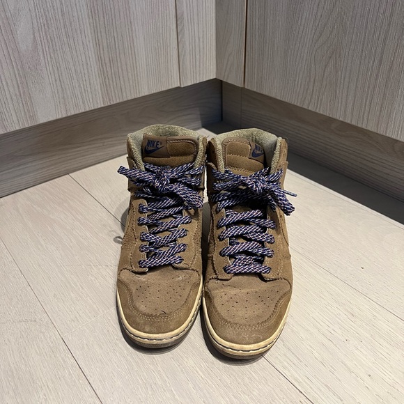 Nike Sky Dunk - Light Brown with Purple Laces - Picture 2 of 6